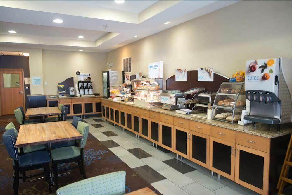 Holiday Inn Express - Albert Lea By Ihg Εξωτερικό φωτογραφία